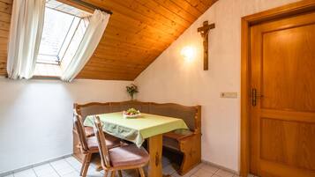 House | Tempat makan