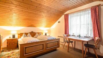 Nhà | 3 phòng ngủ, trang bị nội thất với thiết kế riêng biệt, bộ trải giường