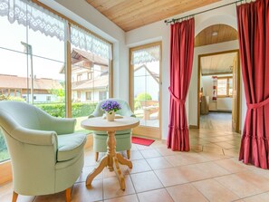 Apartment | Living room - Flat in Wildsteig With Furnished Garden (Wildsteig)