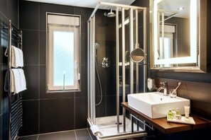 Bathroom - Villa Hotel Frankfurt by MZ HotelCollection (Frankfurt)