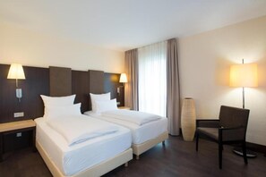 Minibar, in-room safe, desk, laptop workspace - Villa Hotel Frankfurt by MZ HotelCollection (Frankfurt)