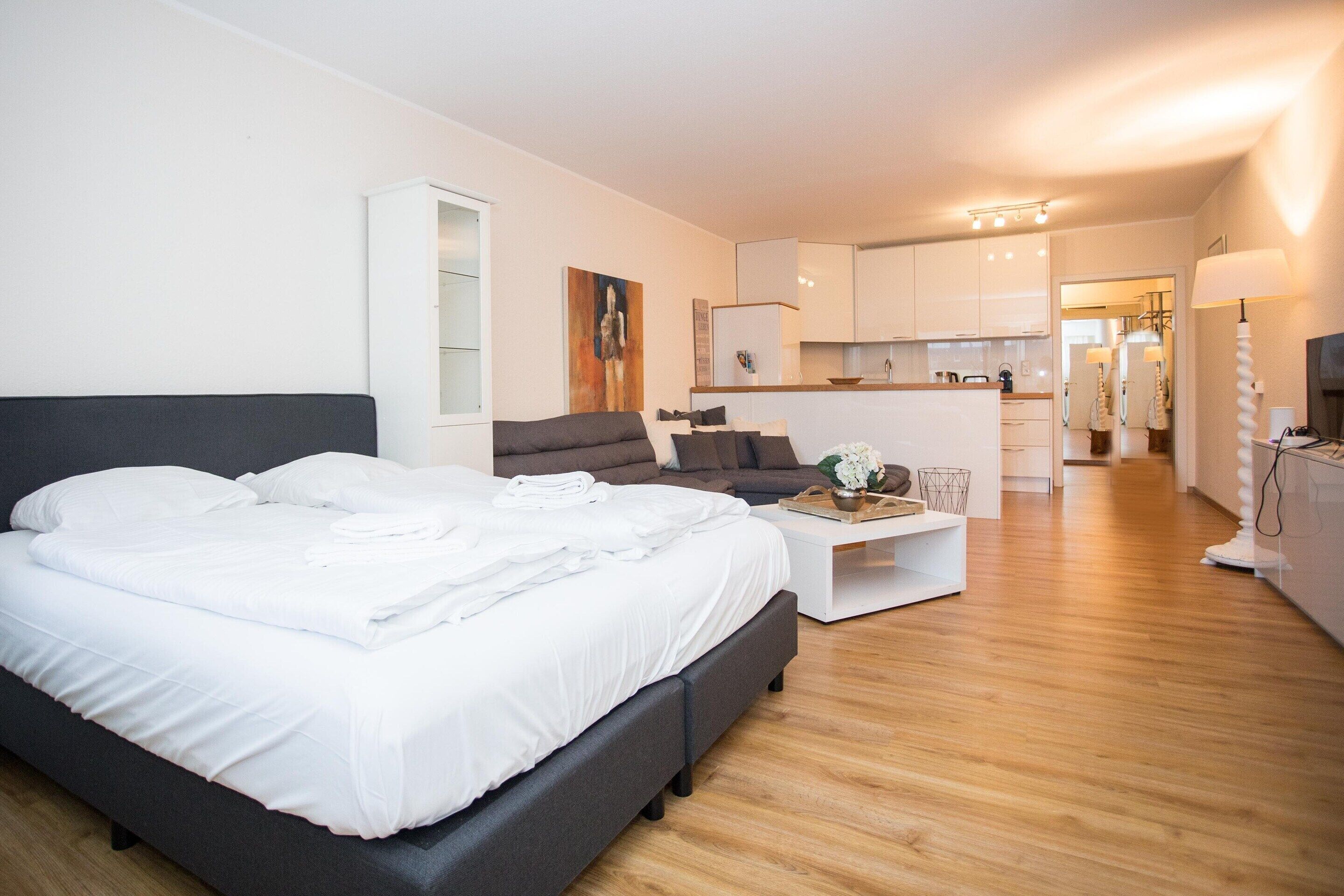 1 bedroom, bed sheets