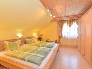 House | 3 bedrooms, individually furnished, bed sheets