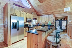 Køleskab, mikrobølgeovn, ovn, kogeplade