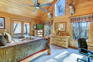 3 bedrooms, iron/ironing board, travel crib, free WiFi