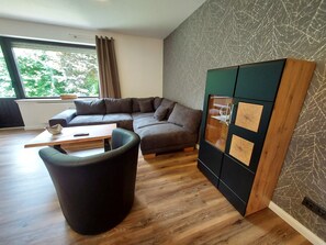 Apartment | Living room - Modern Holiday Home Near Winterberg (Winterberg)