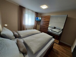 Apartment | 1 bedroom, individually furnished, bed sheets - Modern Holiday Home Near Winterberg (Winterberg)