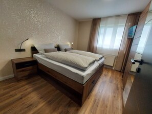 Apartment | 1 bedroom, individually furnished, bed sheets - Modern Holiday Home Near Winterberg (Winterberg)