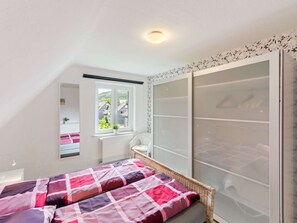 House | 4 bilik tidur, dilengkapkan perabot secara berasingan 