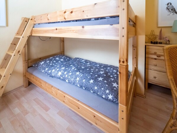 House | 2 bedrooms, individually furnished, iron/ironing board, bed sheets