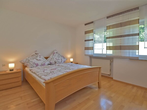 Apartment | 2 Schlafzimmer, individuell eingerichtet, Bügeleisen/Bügelbrett