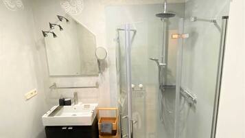 Apartment | Bathroom | Towels