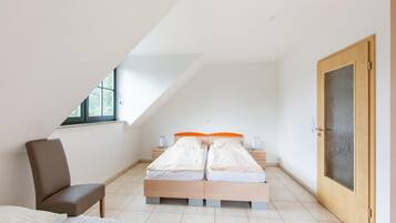 House | 3 bedrooms, individually furnished, bed sheets