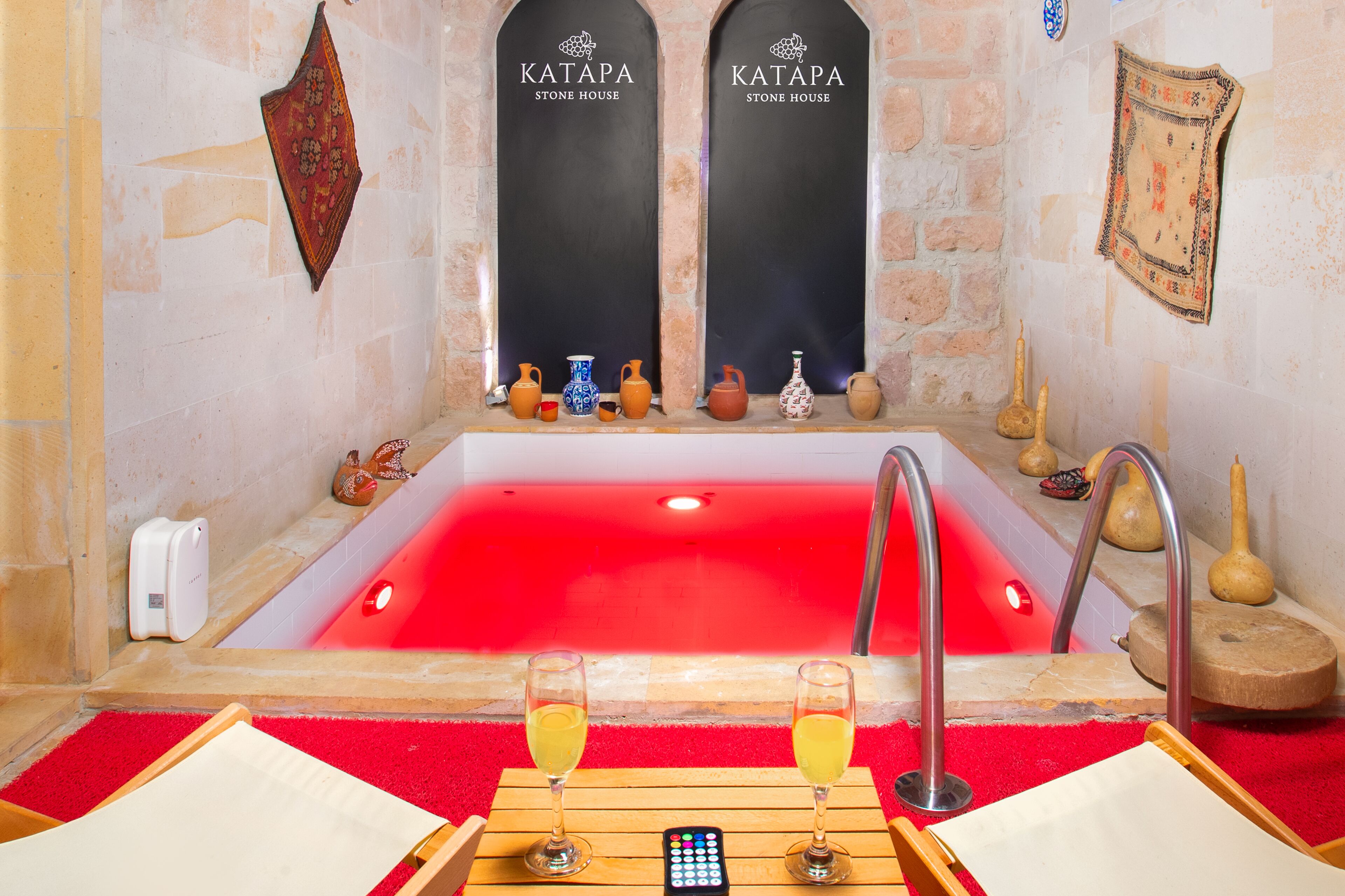 Habitación doble Royal | Baño | Amenidades de baño de diseñador, secadora de cabello, pantuflas 
