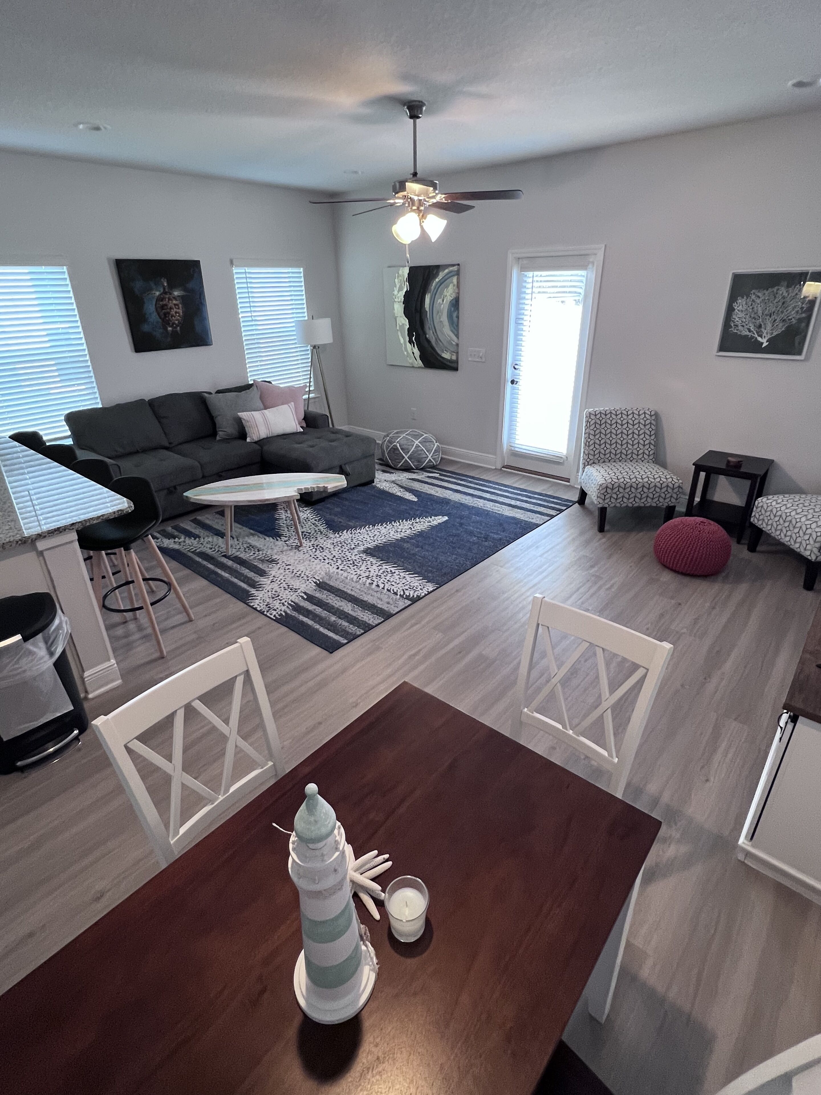 New 3bd townhome 2 miles from beach!