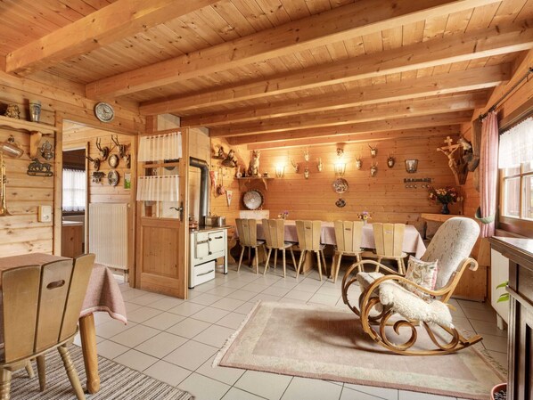 House | Dining - Holzferienhaus in Hinterrod mit Sauna (Eisfeld)