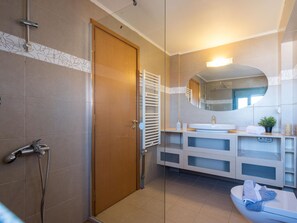 Villa | Bathroom | Shower, hair dryer