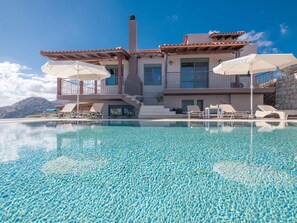 Villa | Exterior