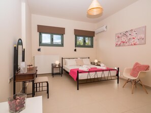 Villa | 4 bedrooms, individually furnished, iron/ironing board, bed sheets - Villa Near Seaside Village With Pool (Malevizi)