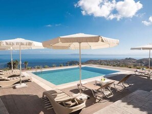 Villa | Piscine | Piscine couverte, piscine extérieure