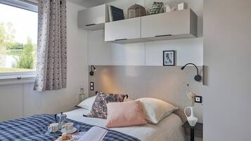 2 bedrooms, individually furnished, bed sheets