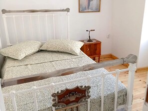House | 3 bedrooms, bed sheets