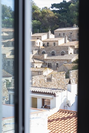 Literie hypoallergénique, coffres-forts dans les chambres