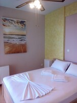 2 habitaciones, muebles diferentes y ropa de cama