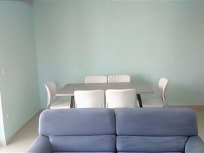 Dining - Vibrant Apartment in Rafina With Garden (Rafina-Pikermi)