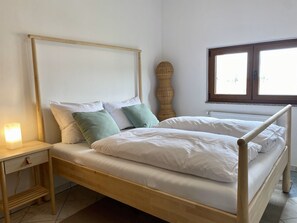 4 bedrooms, WiFi, bed sheets