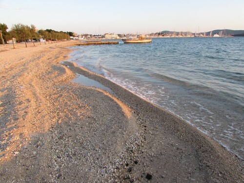 180sqm apartment with sea view, 300m to the beach, garden