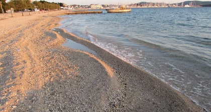 180sqm apartment with sea view, 300m to the beach, garden