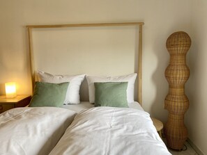 4 bedrooms, WiFi, bed sheets