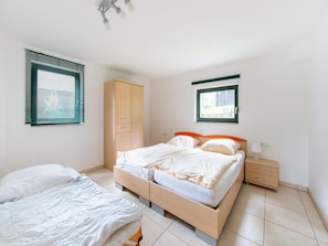 1 habitación, muebles diferentes y ropa de cama 
