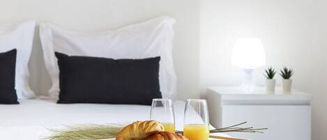 7 bedrooms, bed sheets