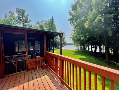 Lakefront cabin on Bass Lake near Traverse City. Dog ok. Fire pit. Grill.