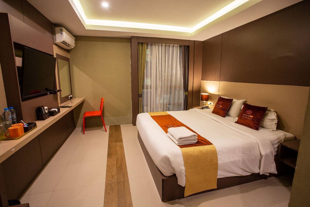 Family Triple Room | Premium bedding, desk, soundproofing, WiFi (free)