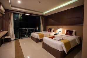 Premium bedding, desk, soundproofing, free WiFi - Grande Classic Pattaya (Pattaya)