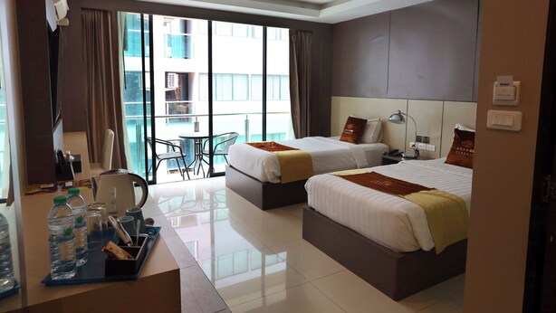 Habitación triple familiar | Vistas a la ciudad