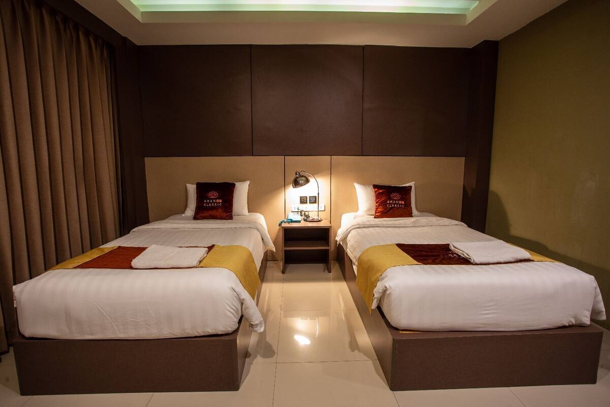 Deluxe Twin Room | Premium bedding, desk, soundproofing, WiFi (free)