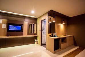 Deluxe Twin Room | Premium bedding, desk, soundproofing, free WiFi - Grande Classic Pattaya (Pattaya)
