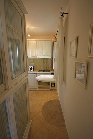 Réfrigérateur, micro-ondes, four, lave-vaisselle