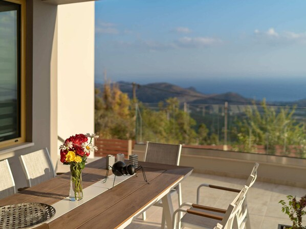 Villa | Dining - Villa in Mariou With Pool Near Plakias Beach (Agios Vasileios)