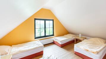 House | 6 bedrooms, individually furnished, bed sheets