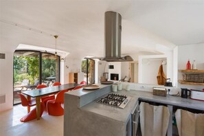 Villa, Smoking
