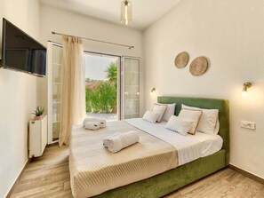 5 bedrooms, bed sheets - Scenic Villa in Pigadakia With Private Pool (Zakynthos)