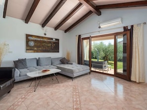 House | Living area - Holiday House in Novigrad With Pool (Novigrad)