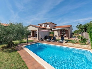House | Pool | Indoor pool, outdoor pool - Holiday House in Novigrad With Pool (Novigrad)