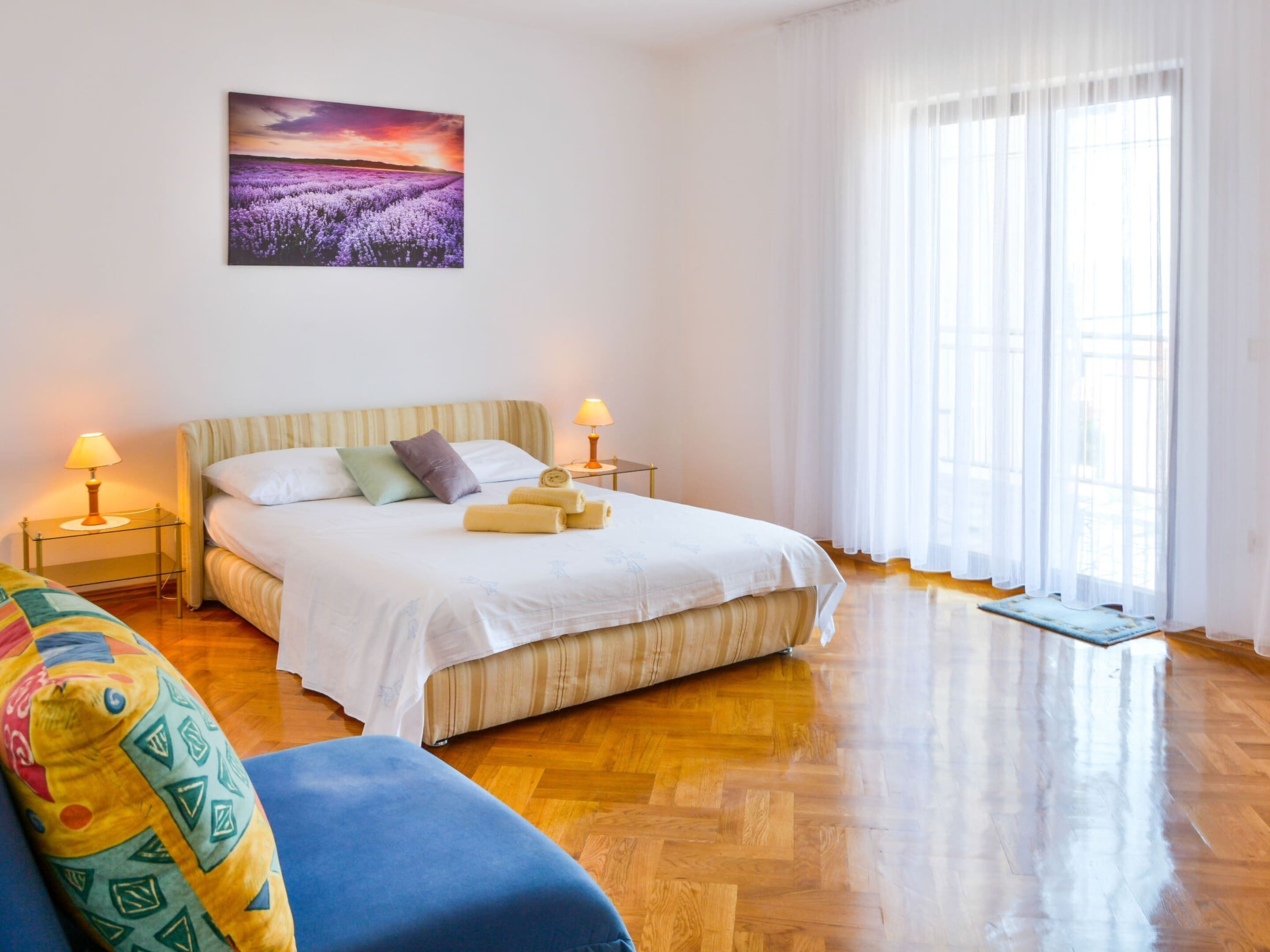 House | 3 bedrooms, individually furnished, iron/ironing board, bed sheets