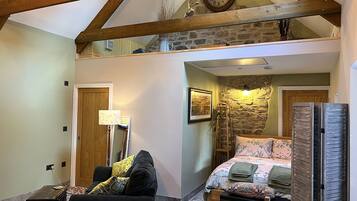 Travel cot, free WiFi, bed sheets, wheelchair access